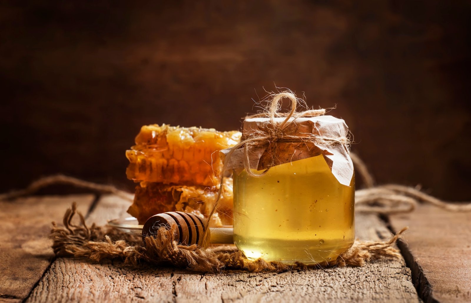 honey-jar-and-honeycomb.jpg
